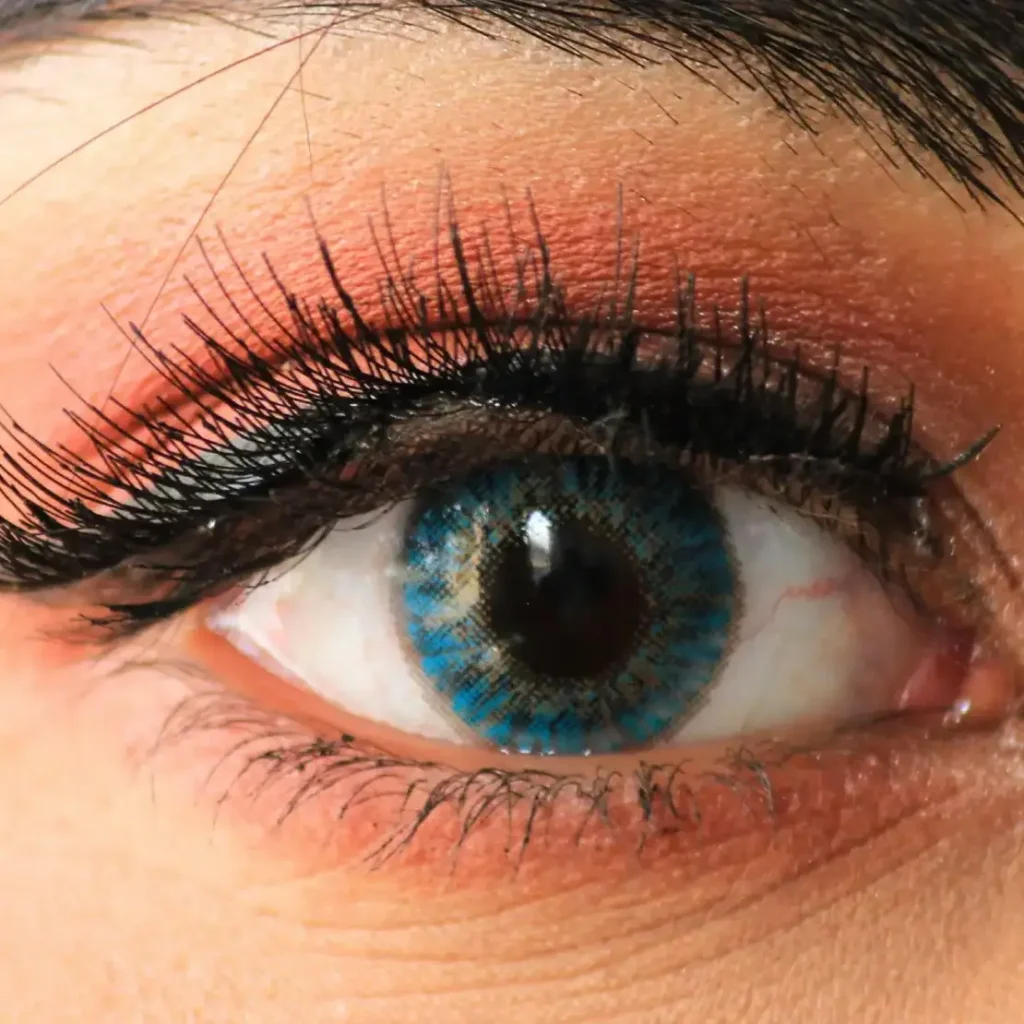 eyelashes
